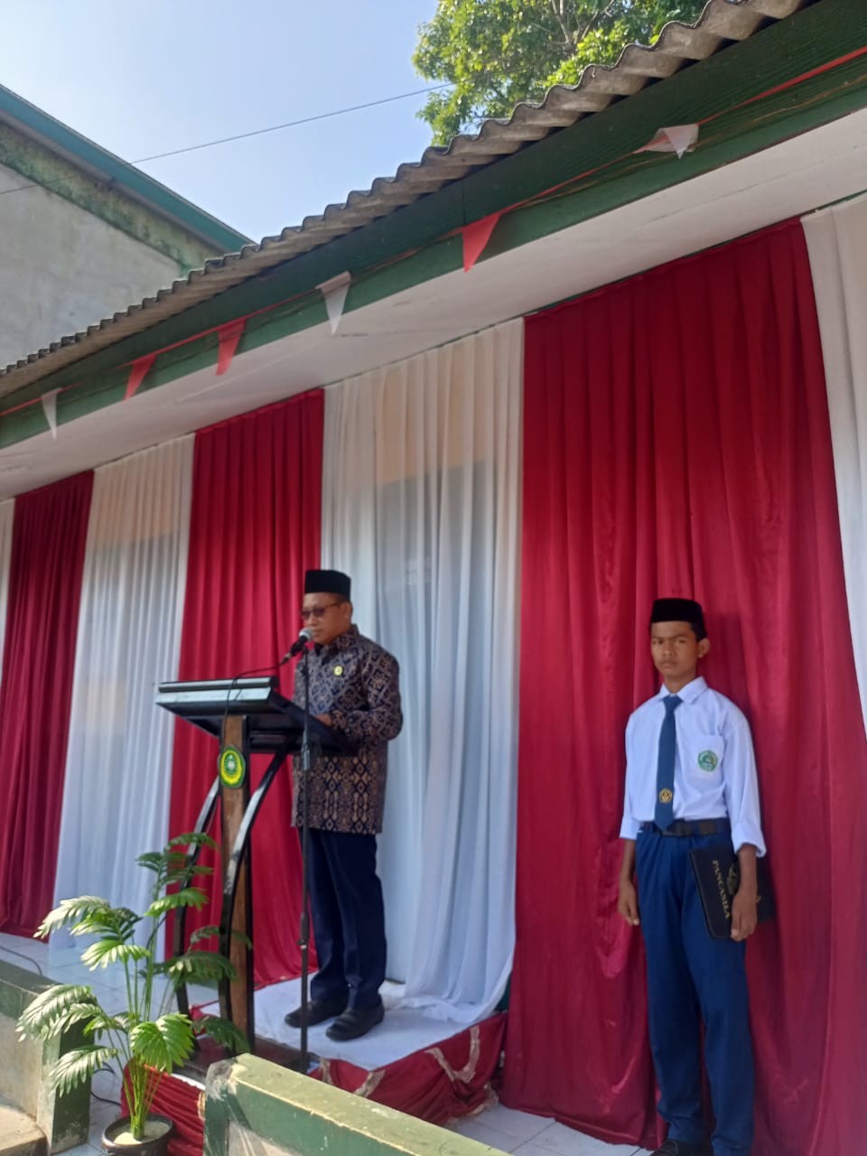 Upacara HUT RI ke-81 di Arrum Al-Islami Kenang Jasa Para Pahlawan