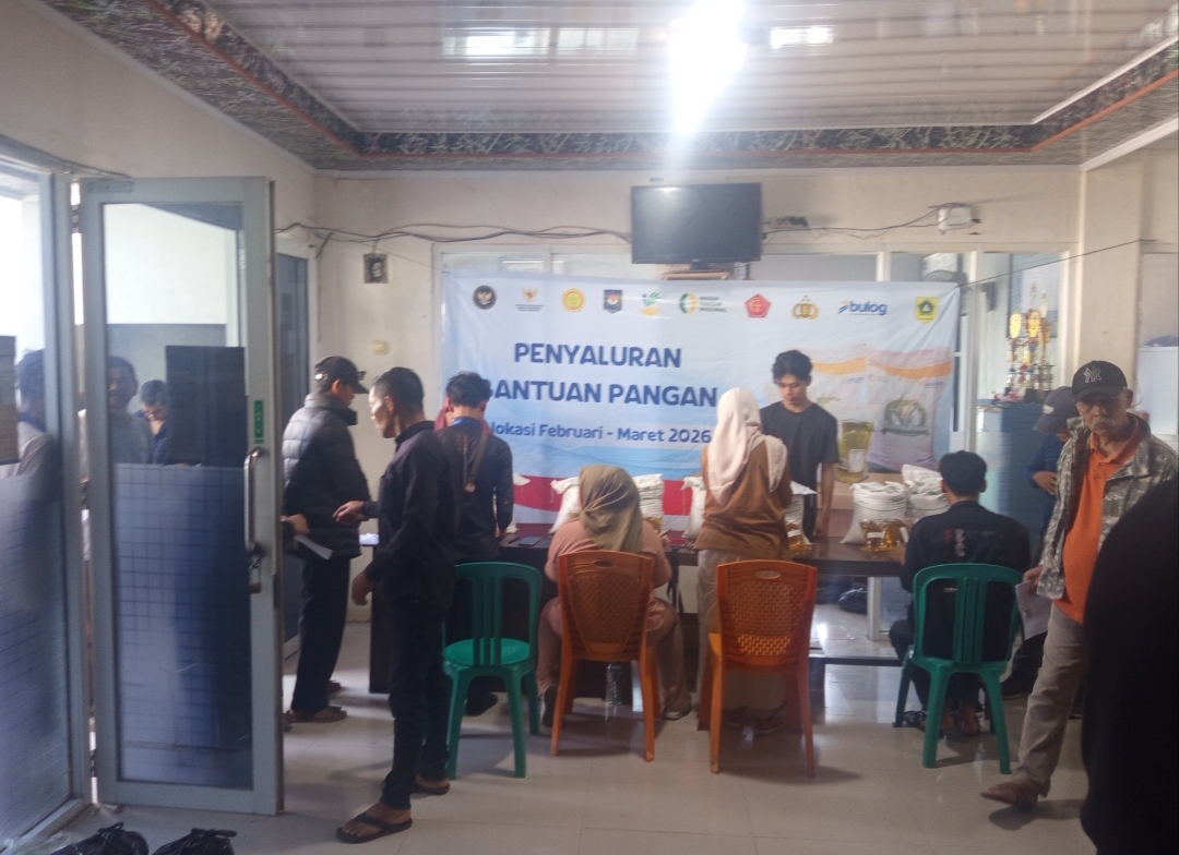 Pemdes Watesjaya Salurkan Bantuan Pangan Alokasi Februari–Maret 2026 kepada Warga